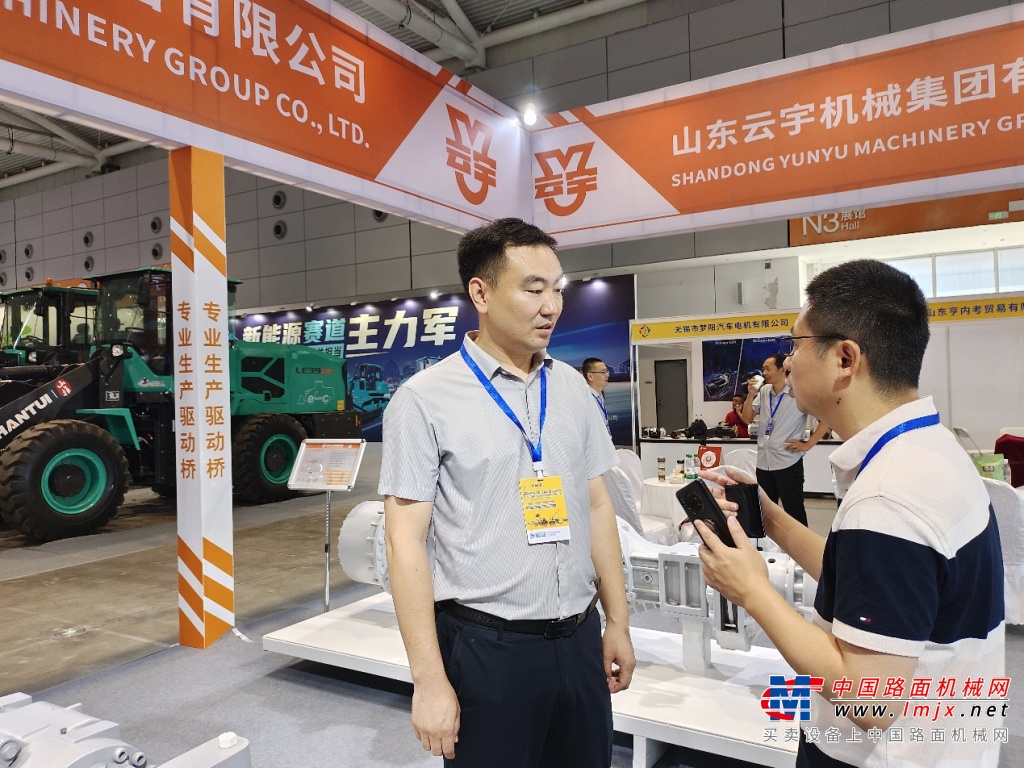 展示硬實(shí)力 云宇車橋盛裝亮相2024濟(jì)南國(guó)際工程機(jī)械暨裝備制造業(yè)產(chǎn)業(yè)鏈博覽會(huì)