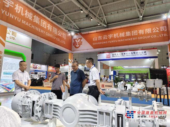 展示硬實(shí)力 云宇車橋盛裝亮相2024濟(jì)南國(guó)際工程機(jī)械暨裝備制造業(yè)產(chǎn)業(yè)鏈博覽會(huì)
